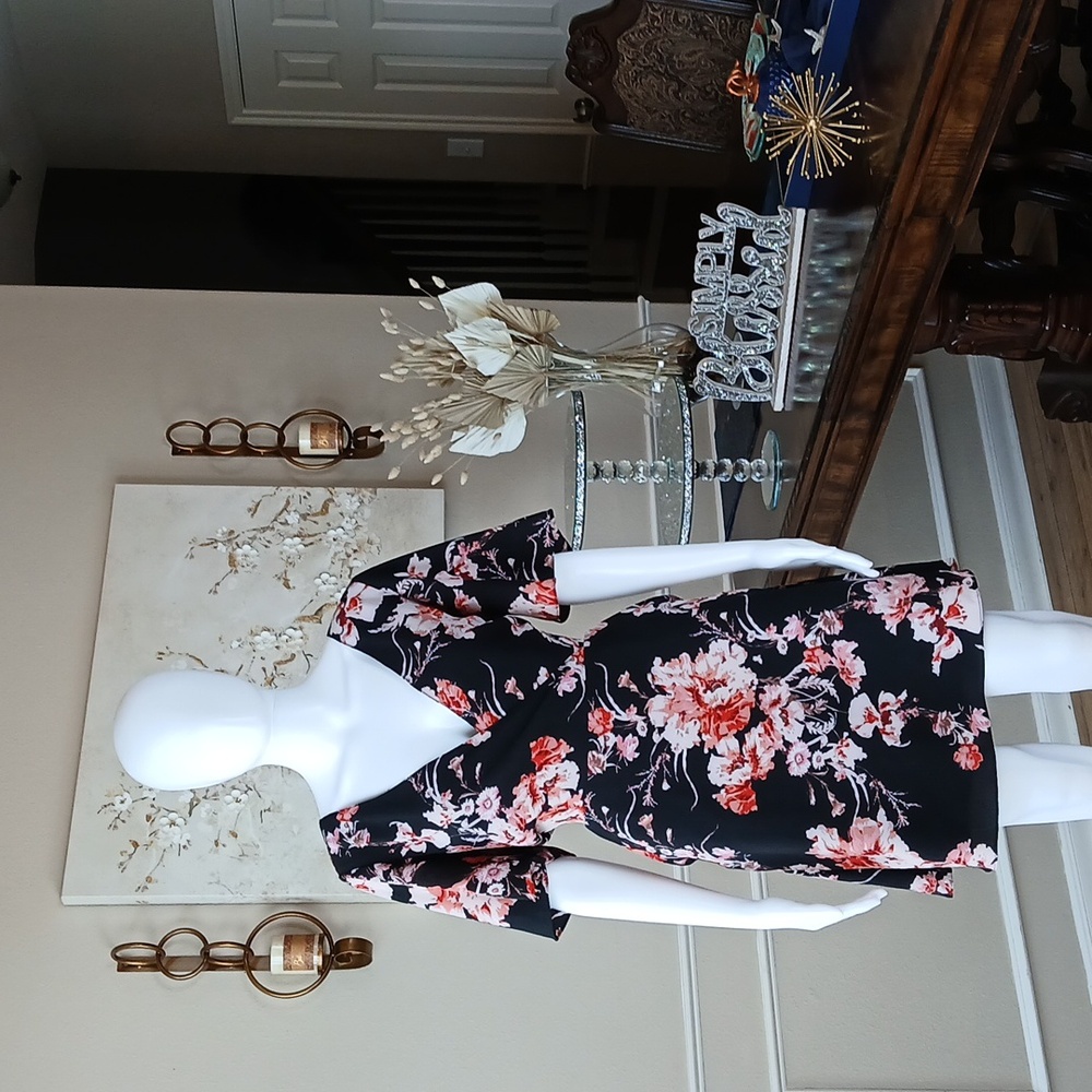 Women's Black Floral V-Neck Flowy Short Sleeves Mini Dress With Pockets Medium - Picture 11 of 17